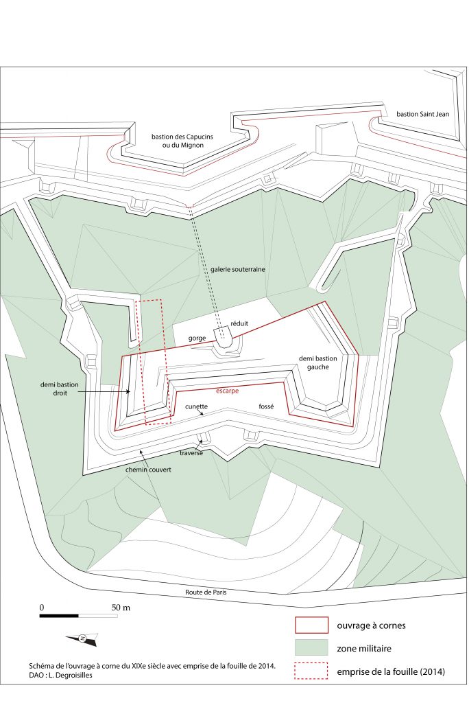 Schéma de l’ouvrage à corne avec l’emprise de la fouille en 2014