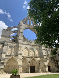 Vestiges de l’église abbatiale de Longpont