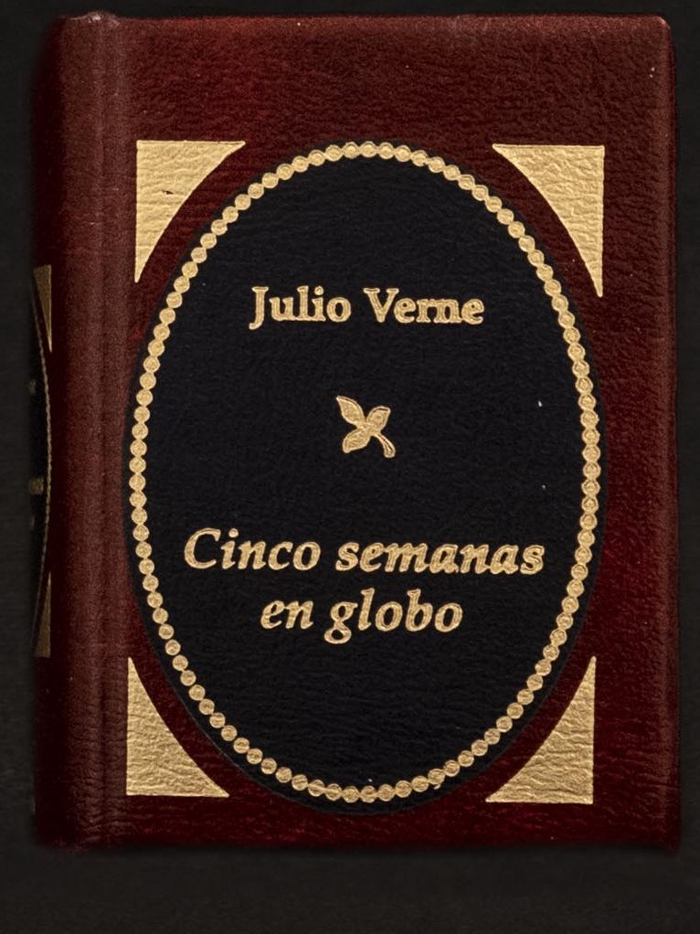 Mini-livre « Cinco semanas en globo »  [« Cinq semaines en ballon »]